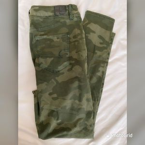 Camo American Eagle Skinnies 💚